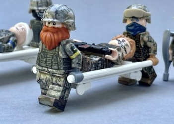 Українці-захисники Азовсталі стали героями нових фігурок LEGO