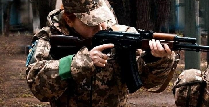 Наймолодшим бійцем миколаївської бригади ТРО стала 19-річна випускниця училища культури