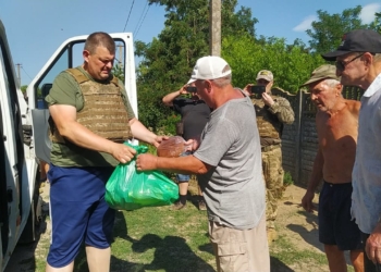 Пакеты с гуманитаркой в прифронтовое село на Николаевщине привез Вирастюк (ФОТО))