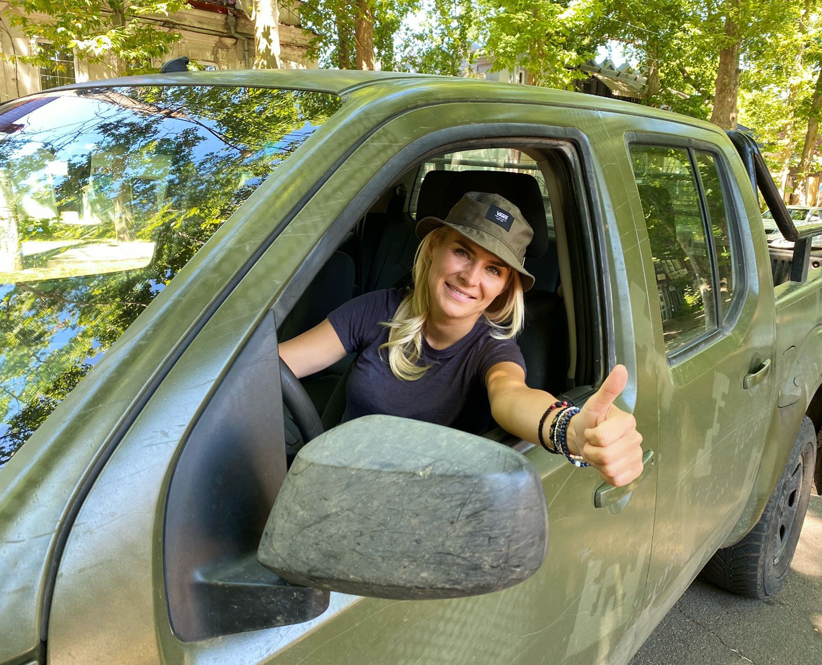 «Світла справа заради перемоги»: Ганна Замазєєва передала чергову автівку у підрозділи ЗСУ (ФОТО)