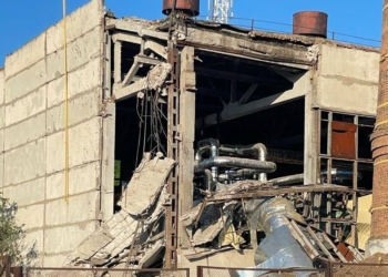 Мер Миколаєва показав наслідки ранкового ракетного удару росіян по одній з котельних міста (ФОТО)