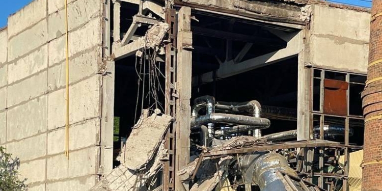 Мер Миколаєва показав наслідки ранкового ракетного удару росіян по одній з котельних міста (ФОТО)