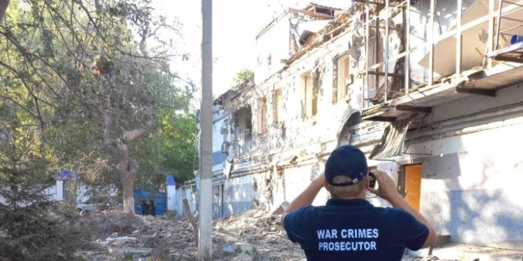 За фактом ранкових масованих обстрілів мирного населення та цивільних об’єктів у Миколаєві, внаслідок двоє людей поранено, розпочато розслідування (ФОТО)