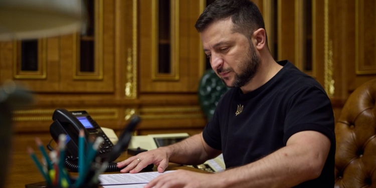 Україні потрібна більша кількість важкої зброї для контрнаступу – Зеленський поговорив телефоном зі Столтенбергом