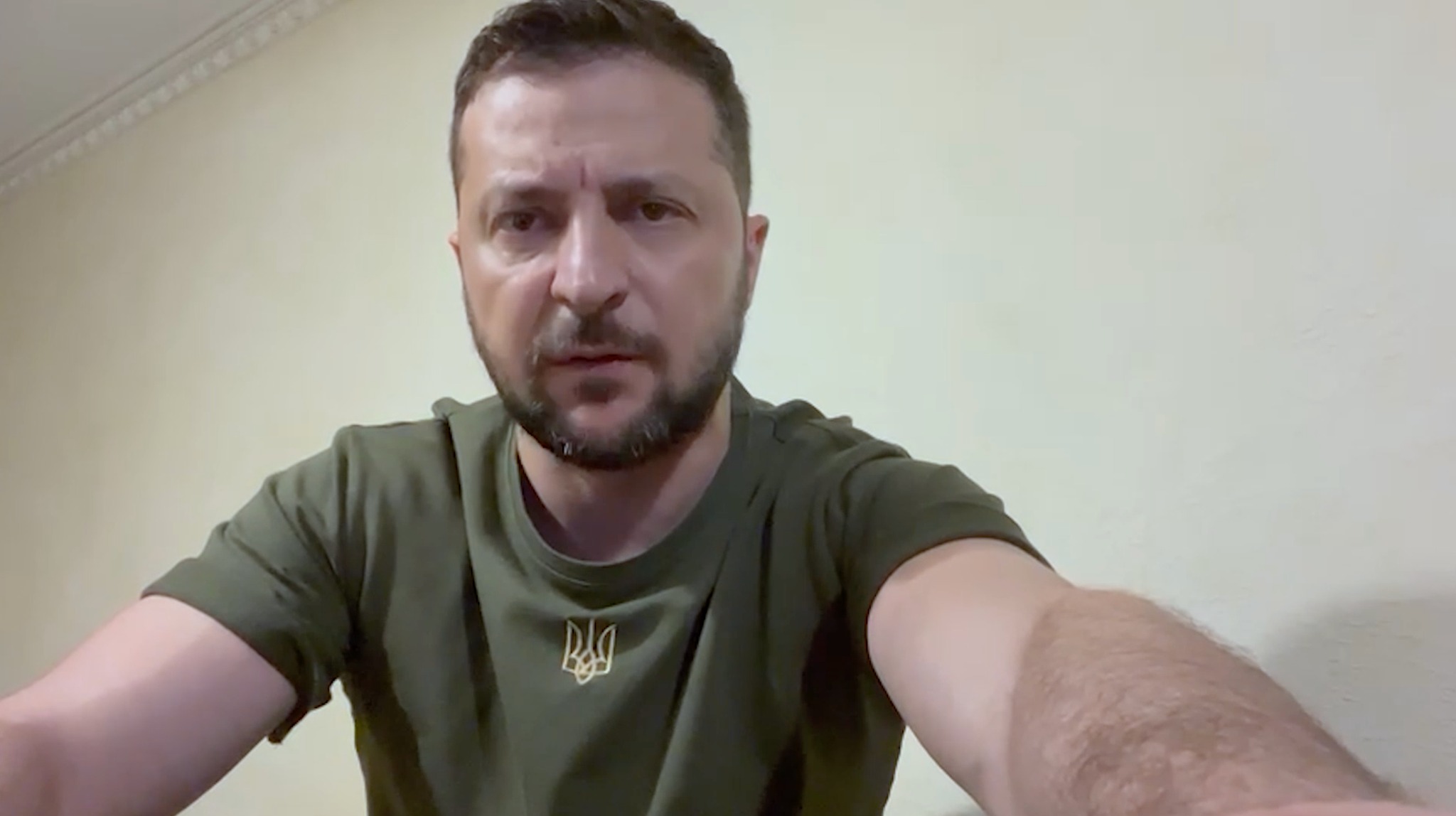 «Кожен удар ЗСУ по складах боєприпасів, по командних пунктах ворога, по скупченнях російської техніки рятує життя українських військових і цивільних» – звернення Зеленського (ВІДЕО)