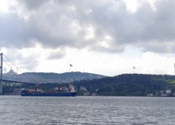 Росія під виглядом комерційних рейсів возить зброю з Сирії, а Туреччина пропускає ці кораблі через Босфор, – Bloomberg