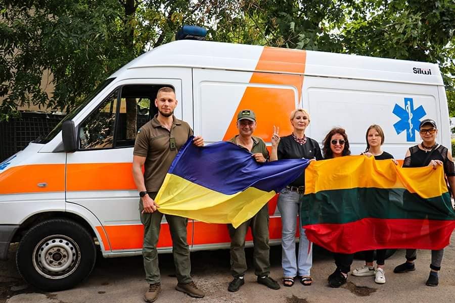 Миколаївські нацгвардійці отримали автомобіль швидкої допомоги від волонтерів (ФОТО) 1