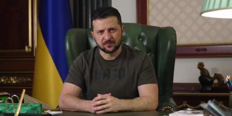 «Питання про час закінчення війни прямо залежить від втрат росії. Чим більше буде втрат у окупантів, тим скоріше ми зможемо звільнити нашу землю» – звернення Зеленського (ВІДЕО)