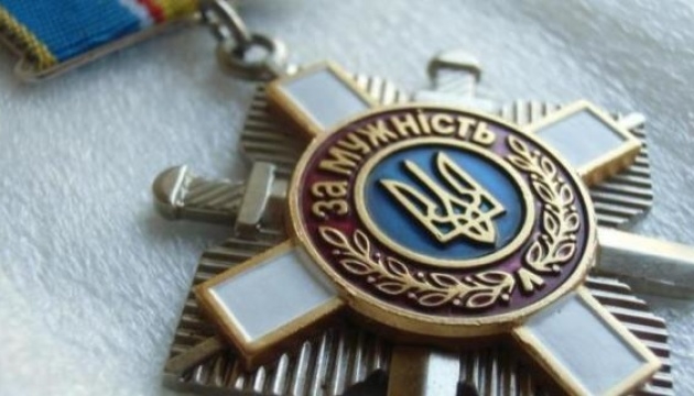 Почесною відзнакою “За мужність та відвагу” Президент нагородив 10 військових частин. Серед них є миколаївська та очаківська