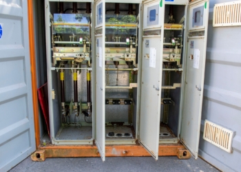 Генератори, трансформатори та навіть пересувна підстанція: яку гуманітарну допомогу отримало «Миколаївобленерго» (ФОТО)