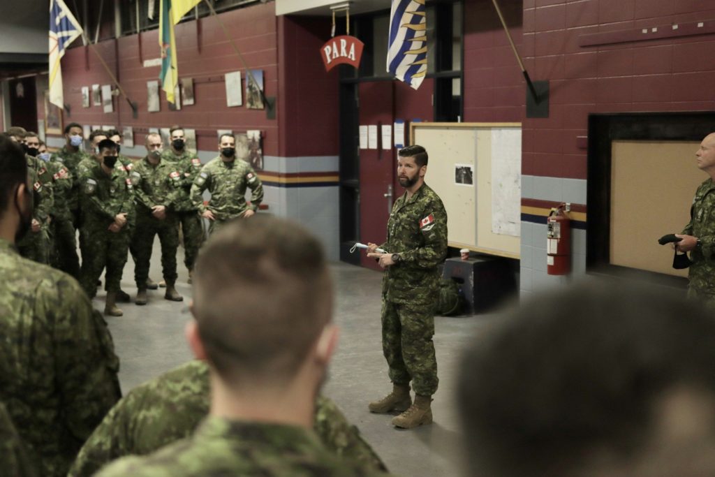 Навчання українських військових в рамках операції ЮНІФАЄР – перші 90 канадських інструкторів вирушили до Британії (ФОТО) 1