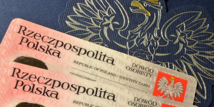 У Польщі запустили нову програму допомоги українцям, які мали чи мають «Карту поляка», та їх родичам