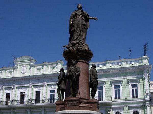 Зеленський звернувся до Одеської міськради з проханням розглянути петиції щодо знесення пам'ятника російській імператриці Катерині II 1