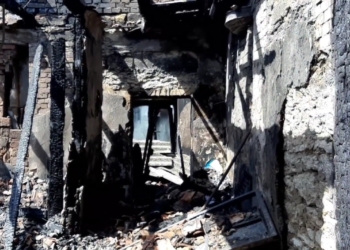 Миколаївські морпіхи врятували мешканців Миколаївщини, будинок яких росіяни зруйнували ракетним ударом (ВІДЕО)