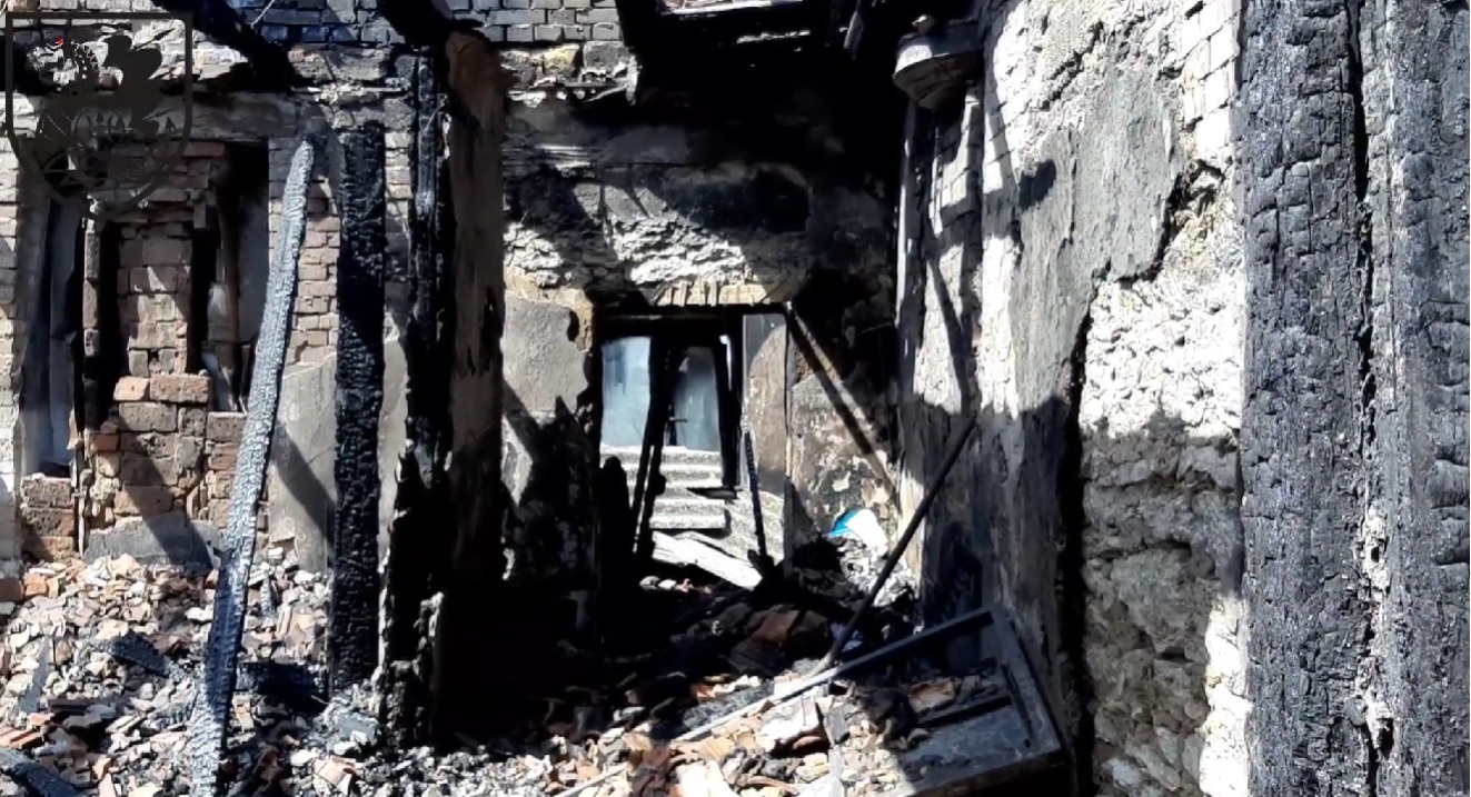 Миколаївські морпіхи врятували мешканців Миколаївщини, будинок яких росіяни зруйнували ракетним ударом (ВІДЕО)