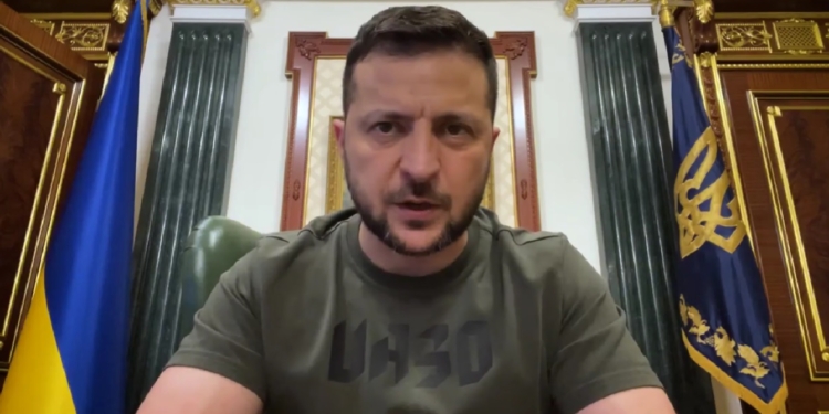 «Російська армія повинна відійти з території ЗАЕС, забрати свою військову техніку зі станції без жодних умов і якнайшвидше» – звернення Зеленського (ВІДЕО)