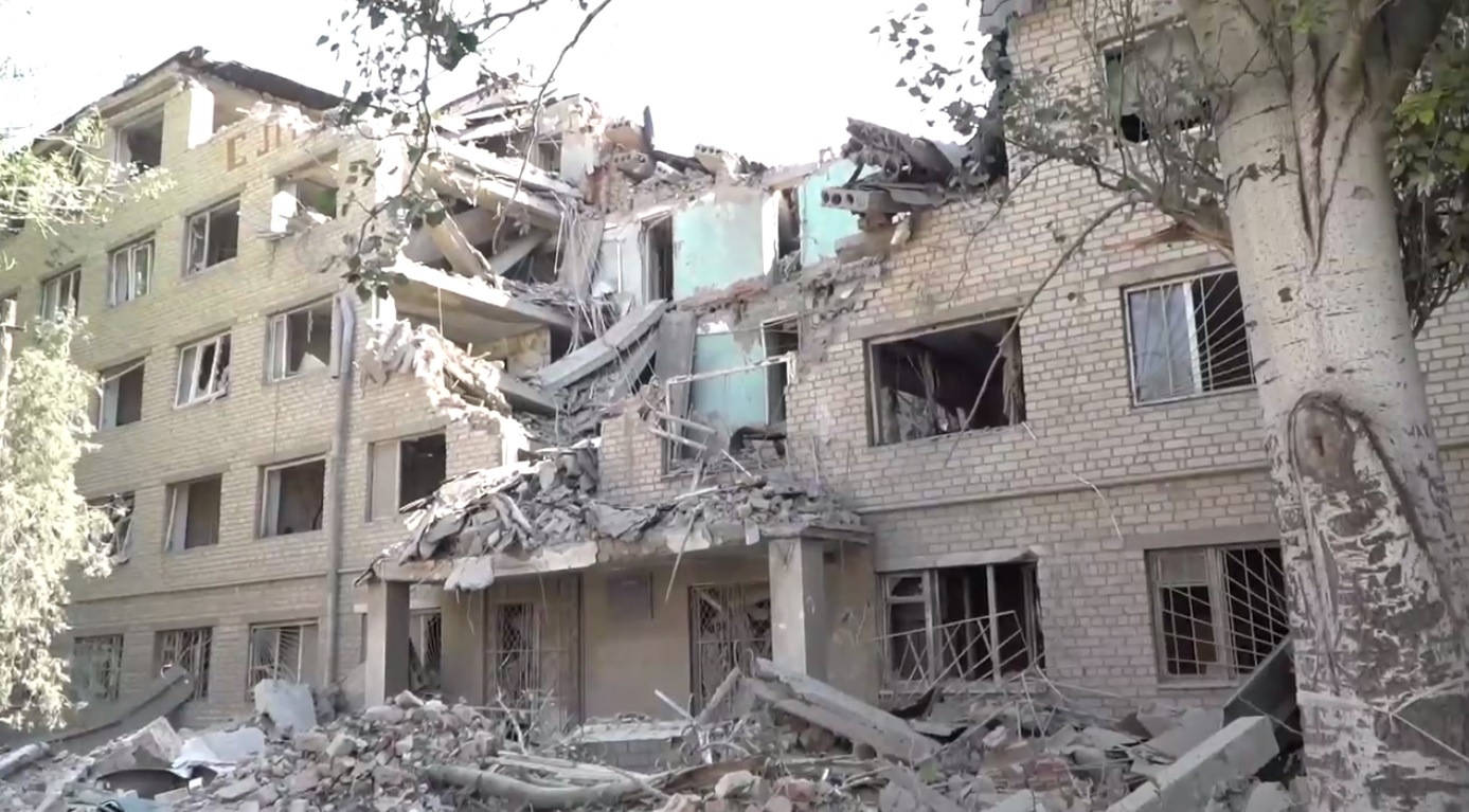 Мер Миколаєва показав наслідки нічних обстрілів міста (ВІДЕО)