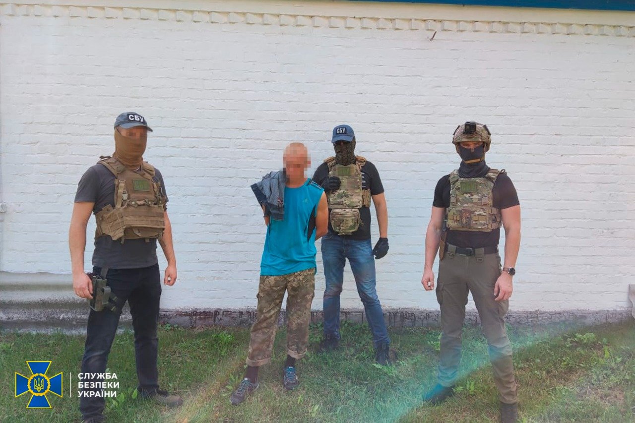 На Київщині контррозвідка СБУ затримала агентів рф, які намагалися влаштуватися до підрозділів ЗСУ, – під час окупації вони катували мирне населення і навіть дитину (ФОТО)