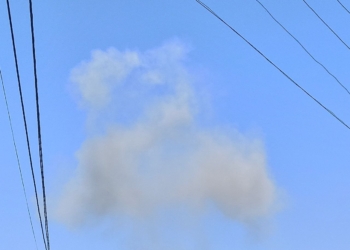 Росіяни обстріляли Вознесенськ: влучили в житлову багатоповерхівку, є поранені – ЗМІ