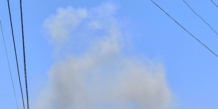 Росіяни обстріляли Вознесенськ: влучили в житлову багатоповерхівку, є поранені – ЗМІ