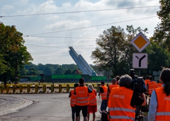 В столиці Латвії знесли 79-метровий обеліск у парку Перемоги колишнього пам’ятника радянським солдатам (ВІДЕО)