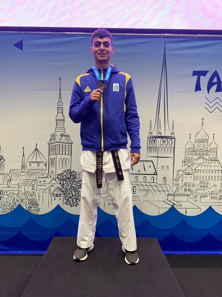 Миколаївський тхеквондист Сімур Мірзоєв став срібним призером чемпіонату Європи в категорії "Молодь" 1