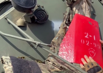 «Шиються» зі звичайного 5,45 обидві пластини: українські десантники показали трофейний російський бронежилет (ВІДЕО)