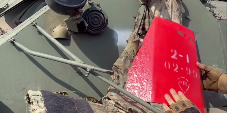 «Шиються» зі звичайного 5,45 обидві пластини: українські десантники показали трофейний російський бронежилет (ВІДЕО)