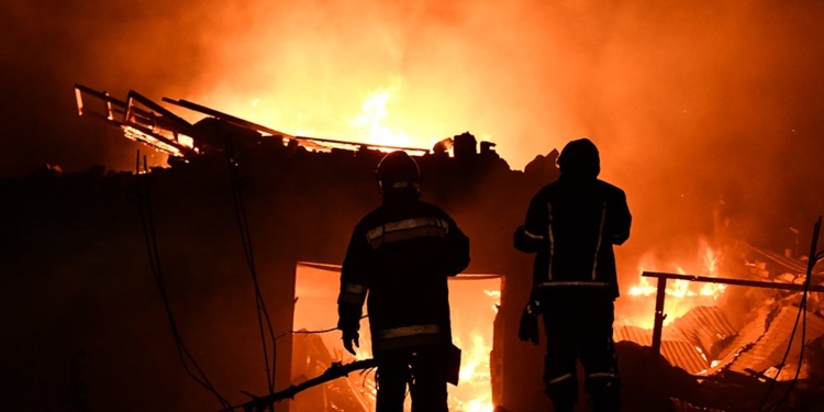 Через обстріли Миколаєва згоріли 6 гаражів та 2 авто. Повне зведення від рятувальників за добу (ФОТО, ВІДЕО)