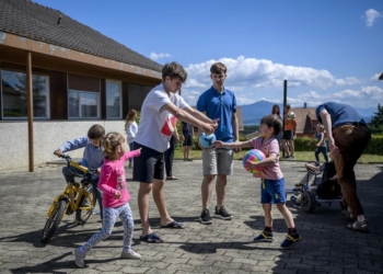 Кількість українських біженців в країнах Євросоюзу стабілізувалась – єврокомісар