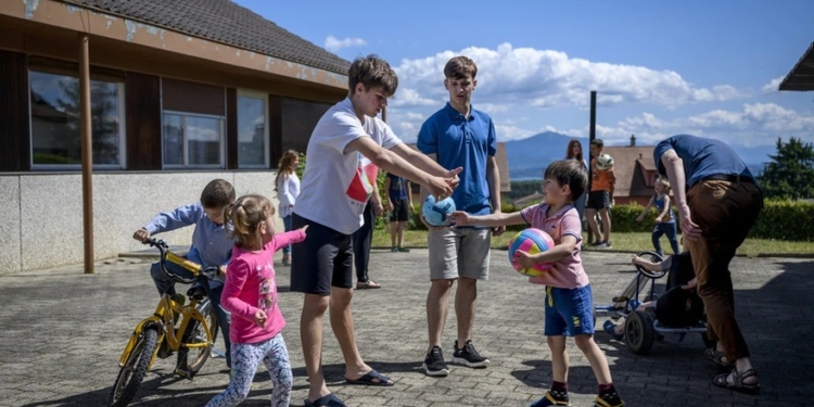 Кількість українських біженців в країнах Євросоюзу стабілізувалась – єврокомісар