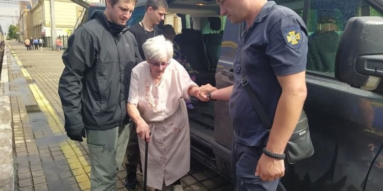 За перші дні серпня з небезпечних регіонів та ТОТ евакуйовано близько 5 тис. цивільних громадян