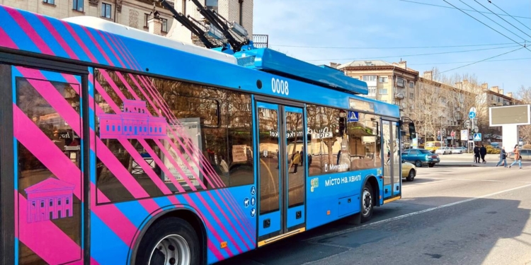 Під час дії подовженої комендантської години громадський транспорт в Миколаєві працювати не буде
