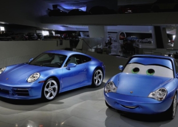 Porsche відтворили авто з мультфільму “Тачки”, щоб допомогти біженцям із України (ФОТО)