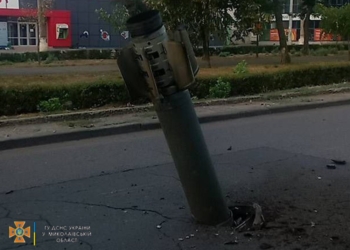 В Миколаєві внаслідок ранкового обстрілу росіянами зруйнована двоповерхова будівля та пошкоджено 6 одноповерхових та 1 п’ятиповерховий житловий будинок – ДСНС (ФОТО)
