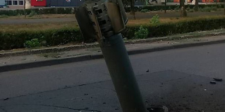 В Миколаєві внаслідок ранкового обстрілу росіянами зруйнована двоповерхова будівля та пошкоджено 6 одноповерхових та 1 п’ятиповерховий житловий будинок – ДСНС (ФОТО)