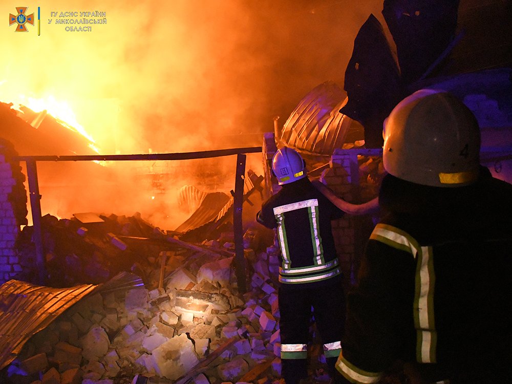Через обстріли Миколаєва згоріли 6 гаражів та 2 авто. Повне зведення від рятувальників за добу (ФОТО, ВІДЕО) 25