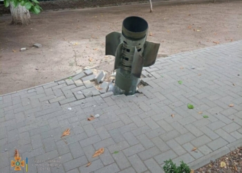 В Миколаєві внаслідок ранкового обстрілу росіянами зруйнована двоповерхова будівля та пошкоджено 6 одноповерхових та 1 п’ятиповерховий житловий будинок – ДСНС (ФОТО)