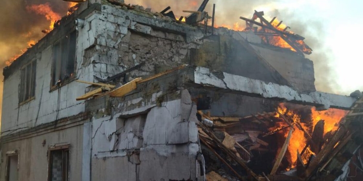 Росіяни ввечері обстріляли Баштанку на Миколаївщині: на щастя, без постраждалих (ФОТО)