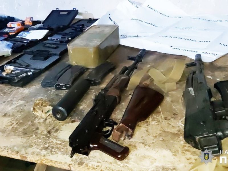 На Миколаївщині поліцейські перекрили канал постачання зброї та боєприпасів (ФОТО, ВІДЕО)