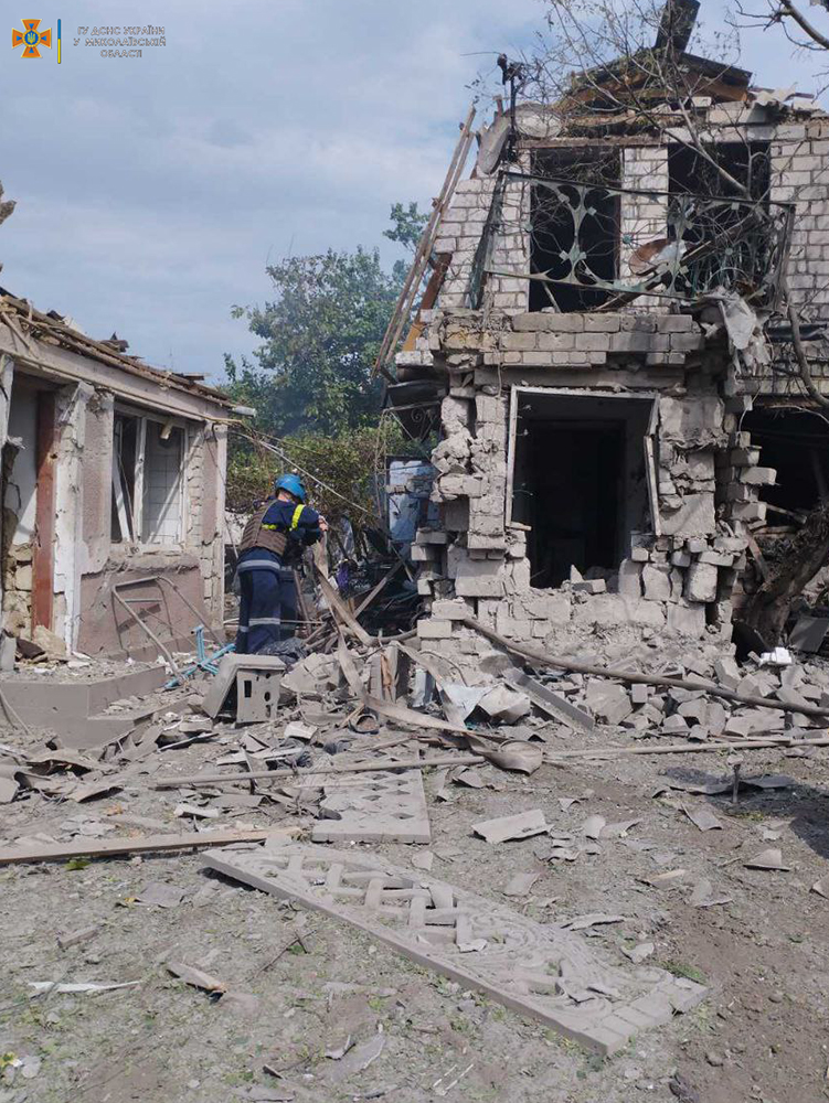 Росіяни обстріляли Березнегувате на Миколаївщині – поранено 66-річну жінку (ФОТО) 3