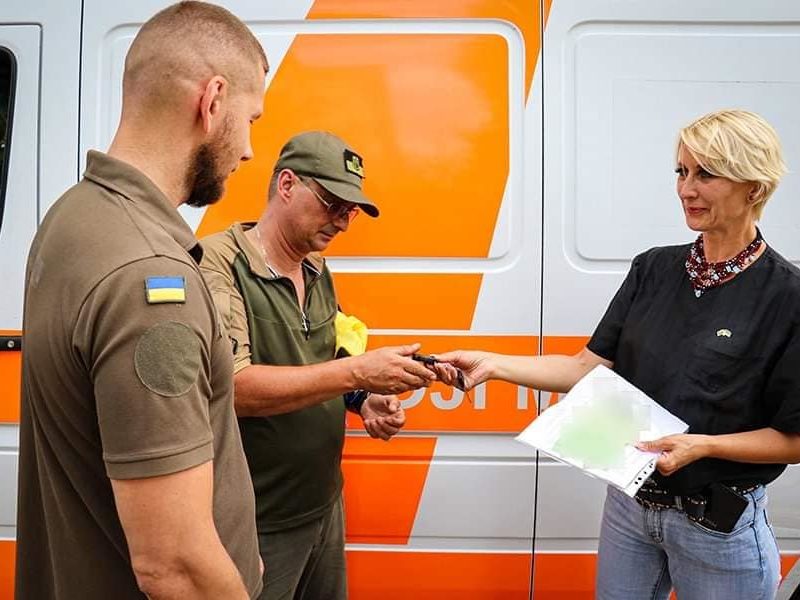 Миколаївські нацгвардійці отримали автомобіль швидкої допомоги від волонтерів (ФОТО)