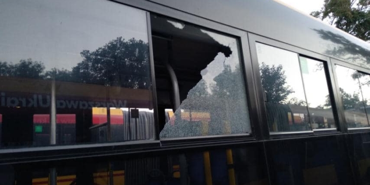 Російськими обстрілами в Миколаєві пошкоджено 10 комунальних автобусів (ФОТО)