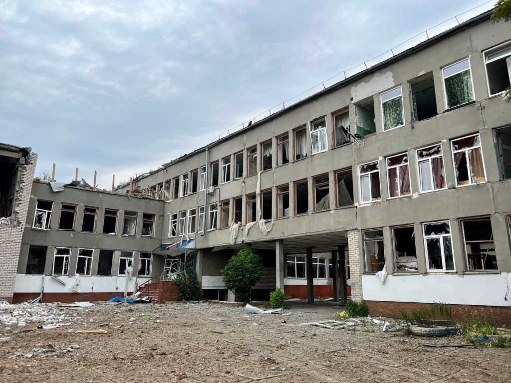 Мер Миколаєва показав, що залишилося від школи, на території якої розірвалося 3 російських ракети (ФОТО) 3