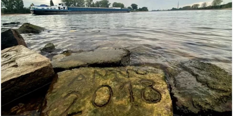 Посуха в Європі відкрила затонулі кораблі, загублені села і камені голоду (ФОТО)