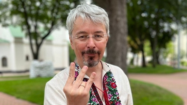 Мінкульт оголосив флешмоб для вітання із Днем Незалежності: українці обурені його схожістю на непристойний жест