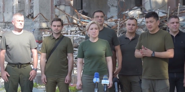 “Як вдома”, – віце-прем’єрка Верещук перевірила умови для проживання переселнців у Миколаєві (ВІДЕО)