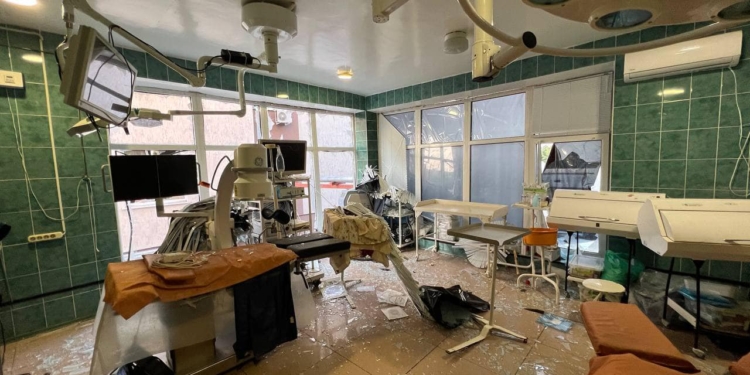 В Миколаєві від обстрілу россіян зруйнован новий травмпукт, гуманітарний склад та кілька житлових будинків (ФОТО)