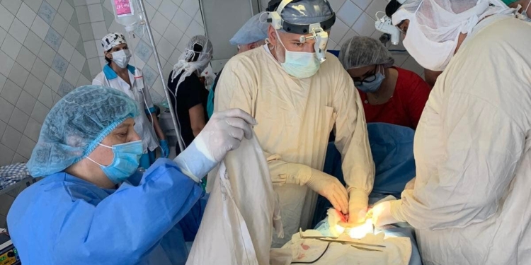 Унікальну багаточасову операцію провели в Миколаївській дитячій лікарні (ФОТО)