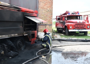На Миколаївщині россіяне спалили одну пожежну машину і пошкодили другу (ФОТО)